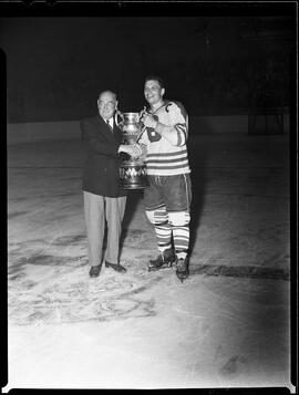 Hockey, Dutchmen Receive Trophy