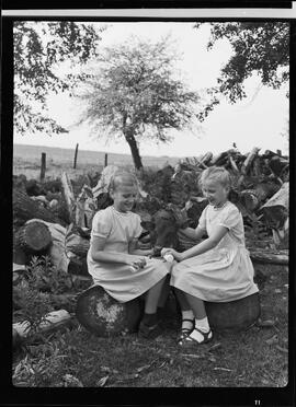 Kinzie Twins, R. 1 Preston